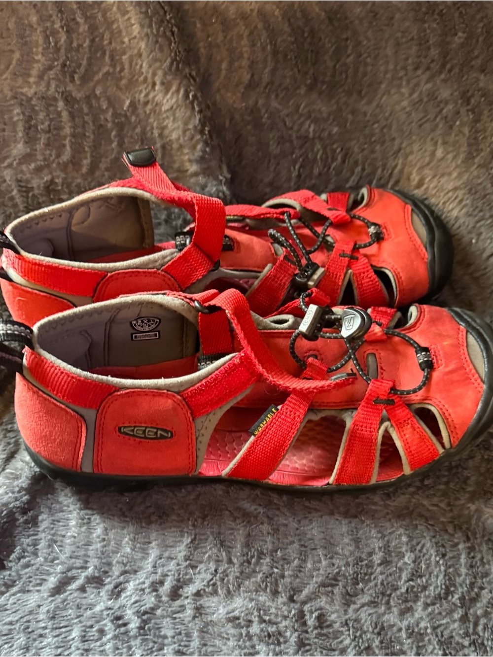 KEEN Newport H2 sport sandals in Youth US Size 6.